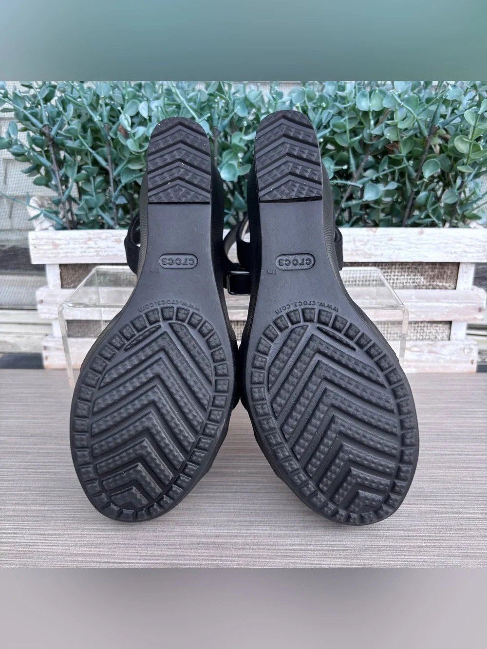 Crocs Leigh ll Cross-Strap Ankle Wedge Black Sandals 7